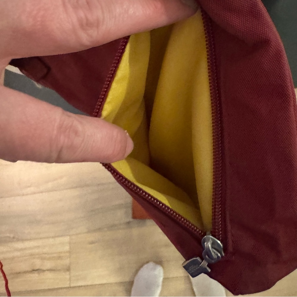 👜 Baggallini Brick Red Crossbody Travel Bag - Picture 8 of 8